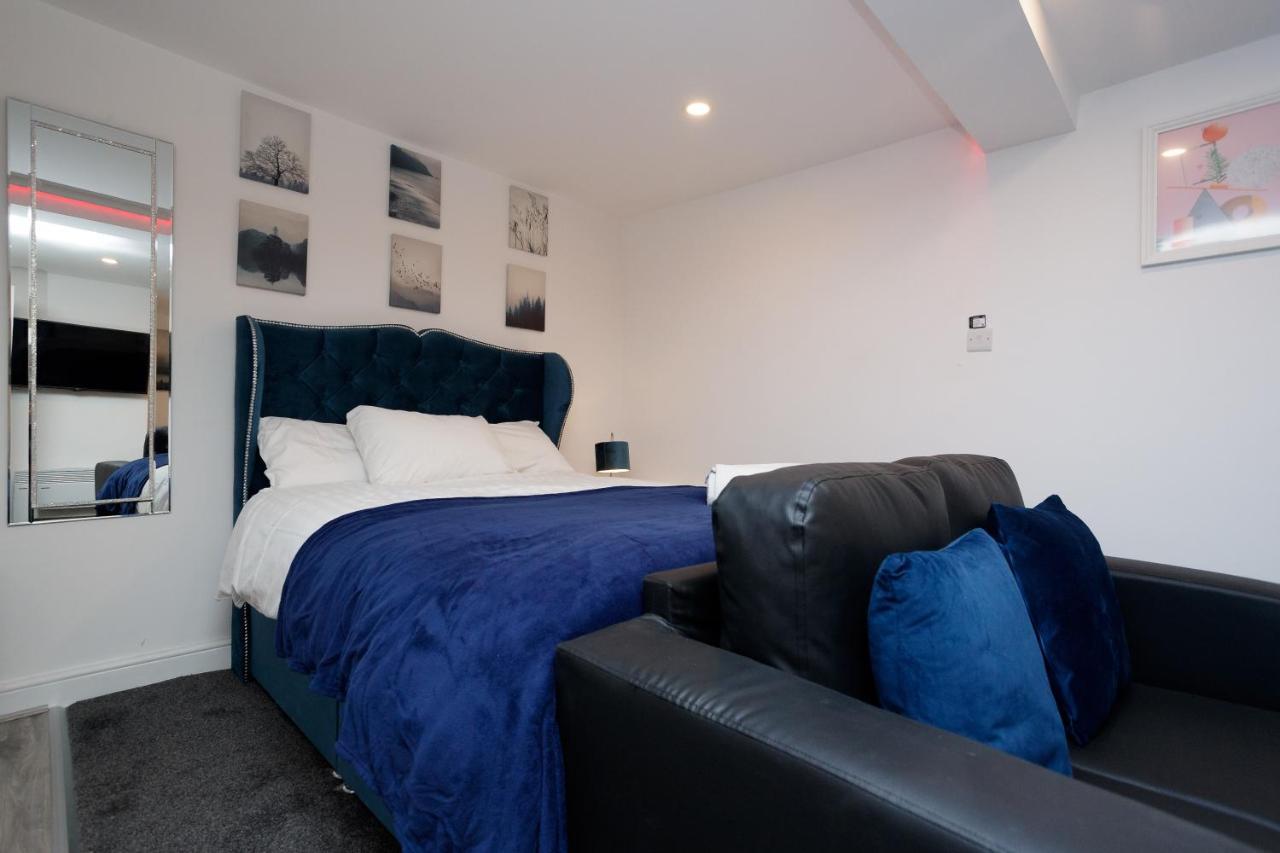 Carter House Apartments.....6 Beds In 3 Bedrooms Apartment Leeds (West Yorkshire)